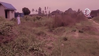 Người Đàn Ông Tình Nguyện Đề Nghị Cho Cô Gái Hausa Fulani 100k Để Được Thổi Kèn Nhanh Trên Xe Ở Một Địa Điểm Hẻo Lánh