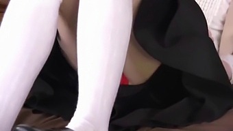 Une Vidéo Torride Met En Vedette Un Travesti Dans Une Rencontre Passionnée.