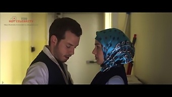 המפגש החם של אקיה בגום עם חיג'אב בקומה 2012