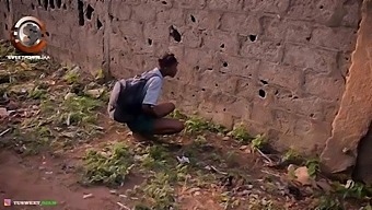 Cuộc Hành Trình Thân Mật Của Một Thiếu Niên Nigeria Trẻ Tuổi Trong Trường Trung Học