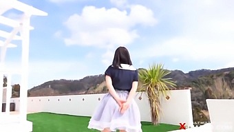 תהנו מהקימורים המפתים של Akane Sagara בסרטון חלב G הזה