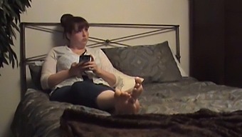Teen Stepdaughter Gets Step-Mom'S Instruction On How To Achieve Orgasm