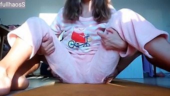 Chị Họ Gầy Của Tôi Thích Xem Tôi Chơi Với Vú Nhỏ Và Cái Lồn Ướt Của Tôi Trong Bộ Đồ Ngủ