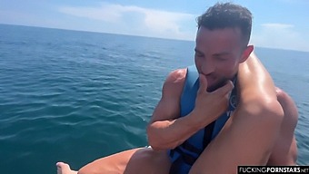 רכיבה פרועה על ג'טסקי עם מקנזי מייס ובן זוגה הגדול לזין
