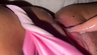 Người Đẹp Châu Á Đạt Cực Khoái Từ Việc Móc Lồn