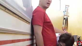 ההנאה האוראלית המתמשכת של קלאודיה מארי במצלמה נסתרת