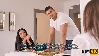 אורגיה לא מוגנת עם ליקוק פי הטבעת ב-Rim4k