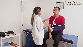 I Seduce The Nurse For Intense Sex / Shaira