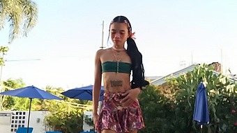 מפגש בין גזעי בין נסיכה קטנה ומפלצת ענקית