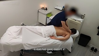 חזרה של אמה: מילף חזקה ופלרטטנית מקבלת עיסוי נוסף ועוד